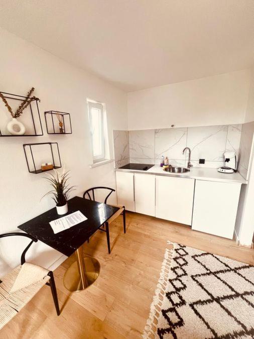 Ferienwohnung An Der Uniklinik Mit Eigener Kueche Und Renoviertem Badezimmer Хомбург Экстерьер фото