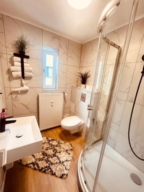 Ferienwohnung An Der Uniklinik Mit Eigener Kueche Und Renoviertem Badezimmer Хомбург Экстерьер фото